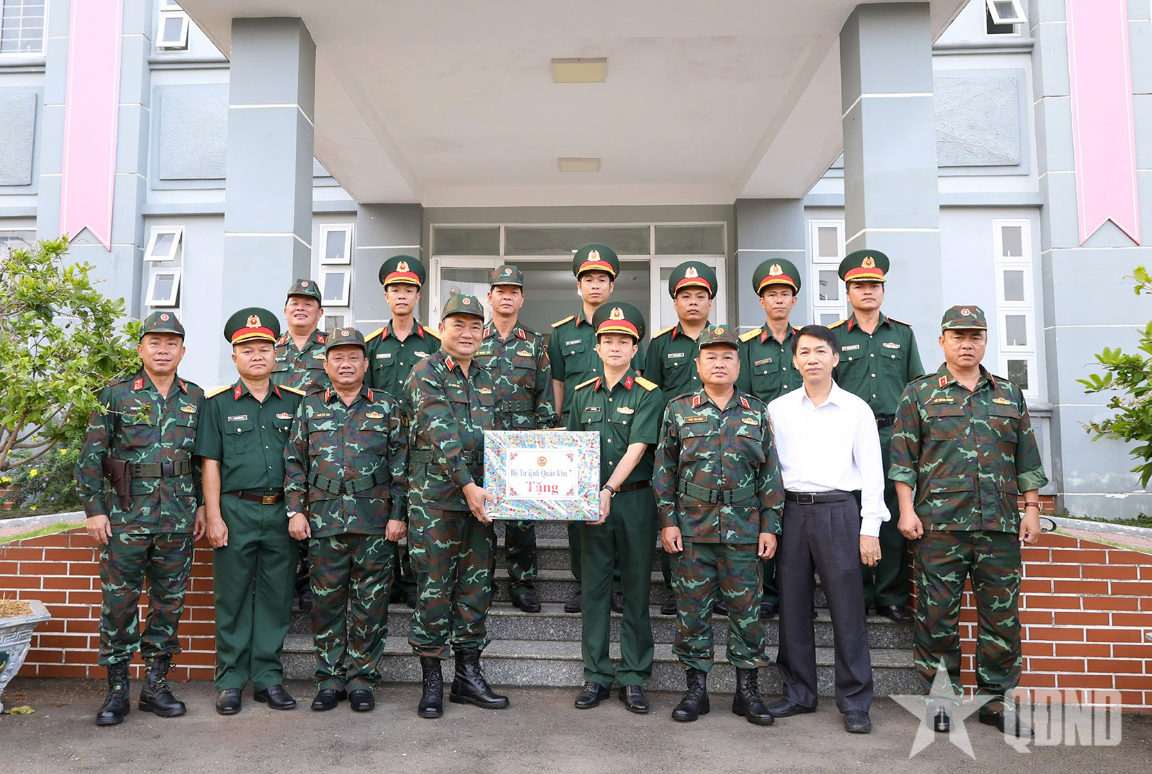 Bộ tư lệnh Quân khu 7 thăm, động viên các cơ quan, đơn vị và nhân dân tại tỉnh Lâm Đồng, Đồng Nai

